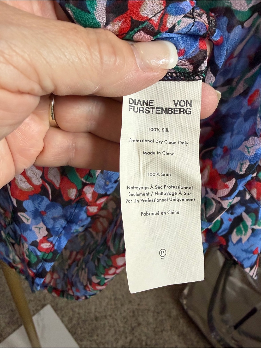 DIANE VON FURSTENBURG 100% SILK - Floral Button-Front Blouse - Blue Multi - Picture 3 of 3